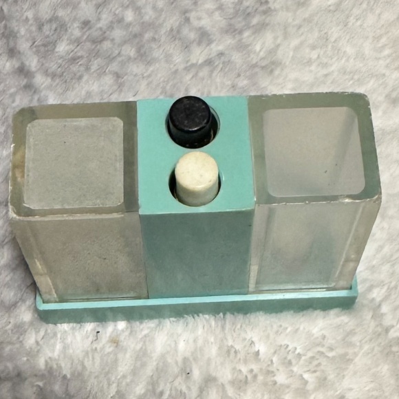 Vintage MCM Whirley Industries Push Button Salt And Pepper Shakers Aqua Blue - Picture 5 of 6